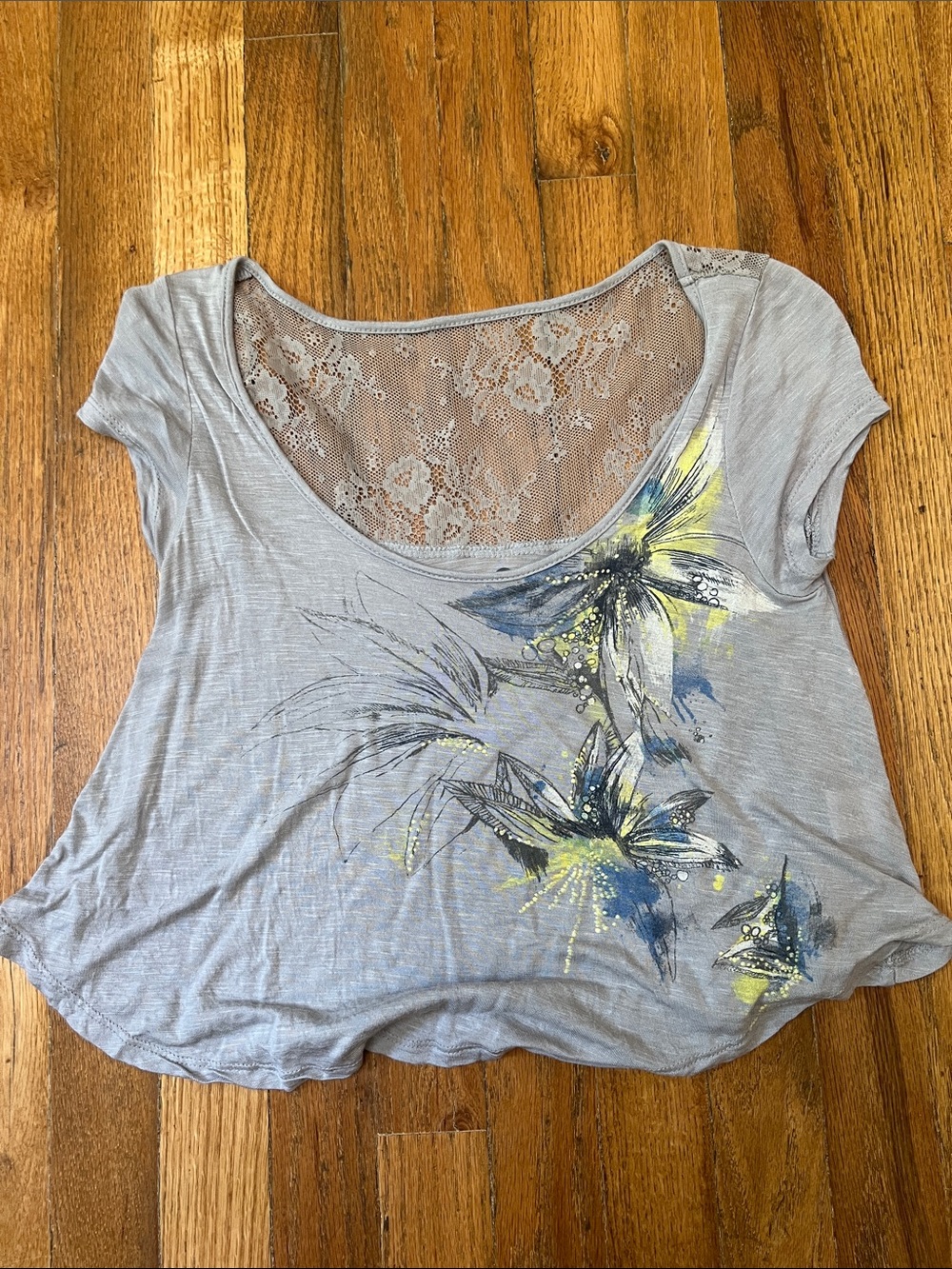 SO Lace-Back Floral Crop Tee - Gray with Yellow and Blue Accents